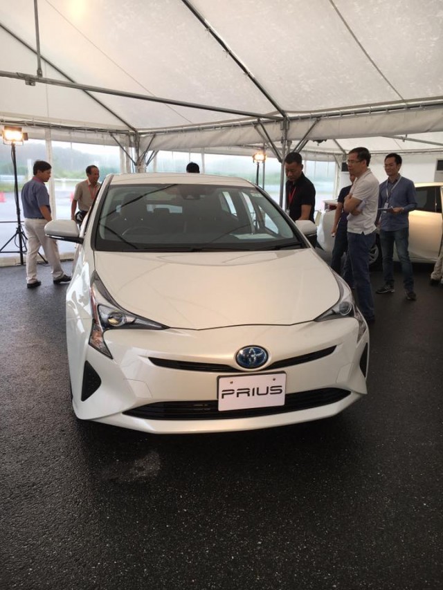 dau-xe-toyota-prius-hybrid