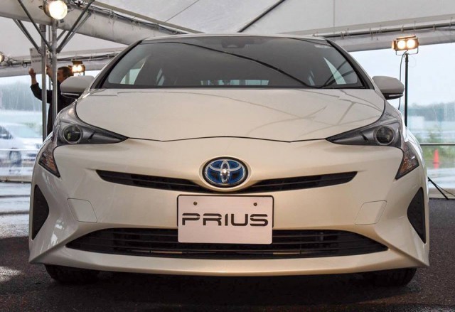 dau-xe-toyota-prius