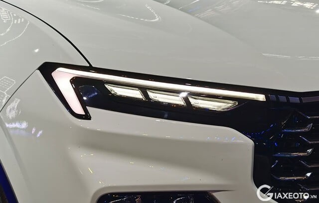 den-LED-xe-ford-territory