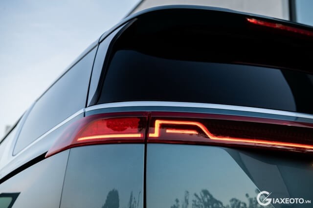 den-hau-xe-Kia-Carnival