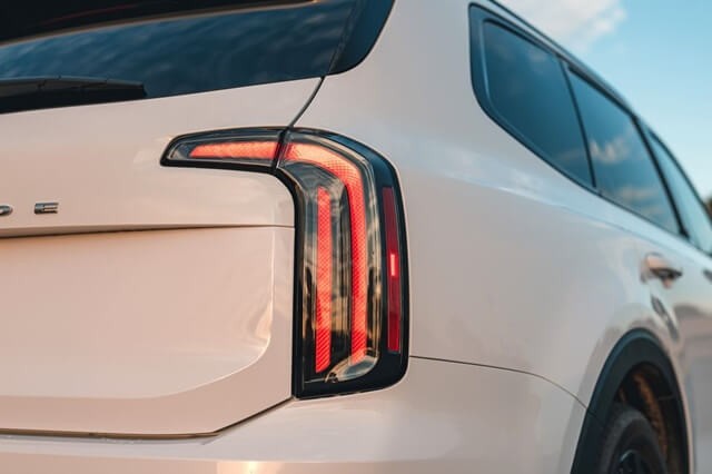 den-hau-xe-kia-telluride-2023