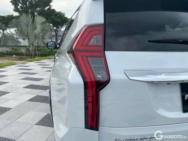 den-hau-xe-mitsubishi-pajero-sport