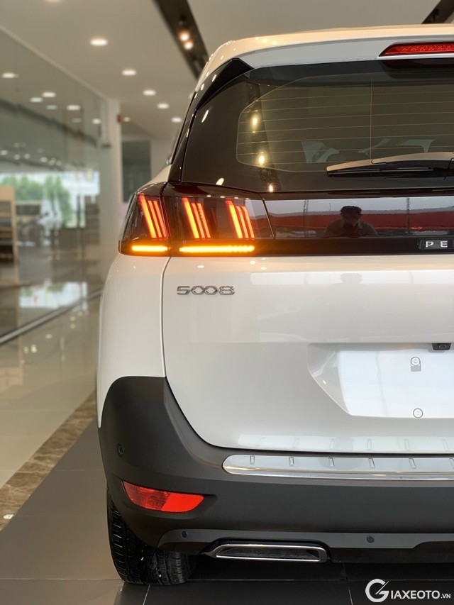 den-hau-xe-peugeot-5008