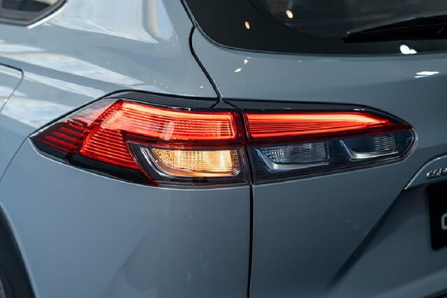 den-hau-xe-toyota-corolla-cross-hev-hybrid-2025