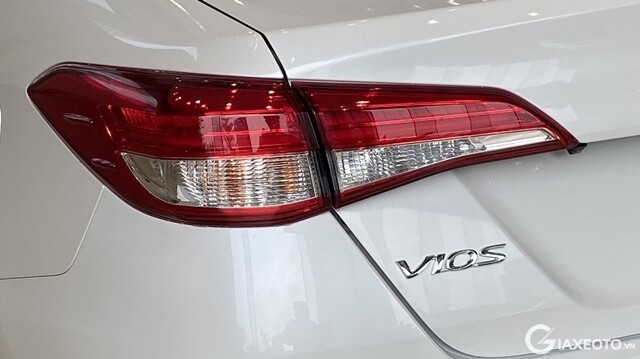 den-hau-xe-toyota-vios-2022