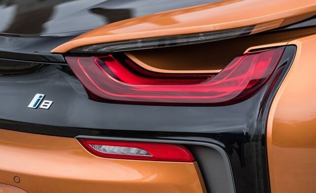 den-sau-xe-bmw-i8-roadster