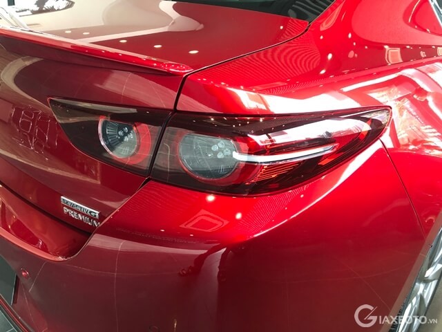 den-sau-xe-mazda-3