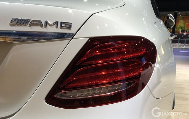 den-sau-xe-mercedes-e350-amg