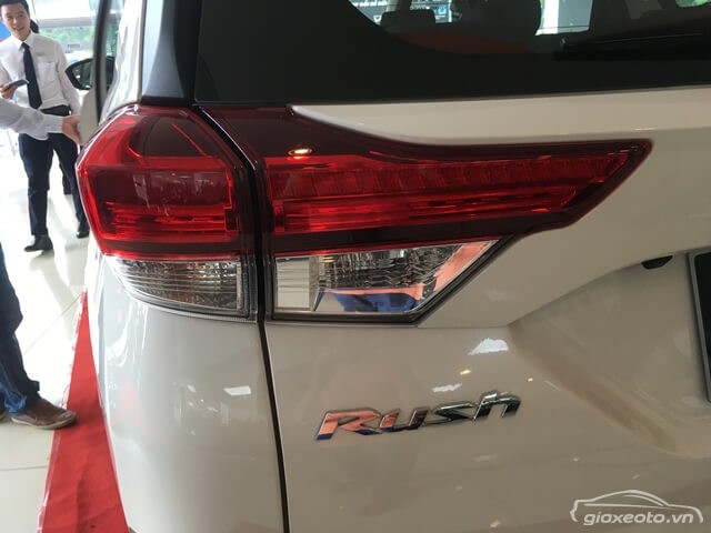 den-sau-xe-toyota-rush