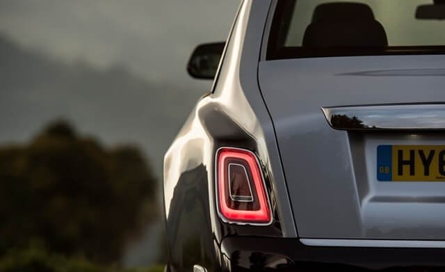 den-sau-xuong-Rolls-Royce-Phantom-8