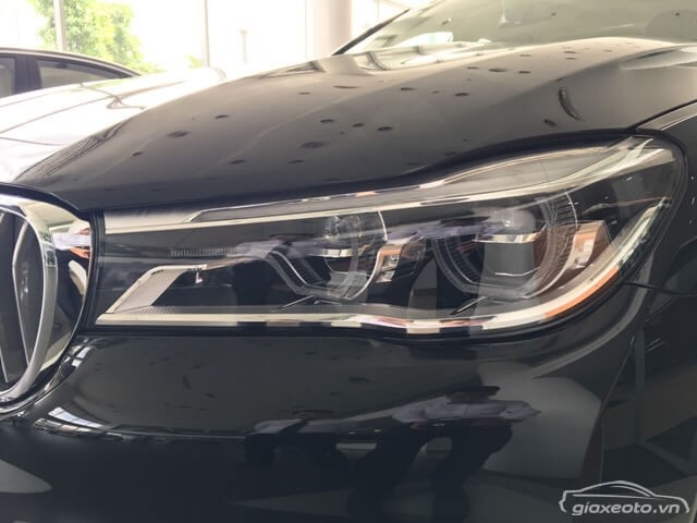 den-truoc-xe-bmw-740li