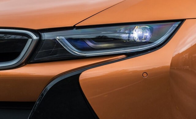 den-truoc-xe-bmw-i8-roadster
