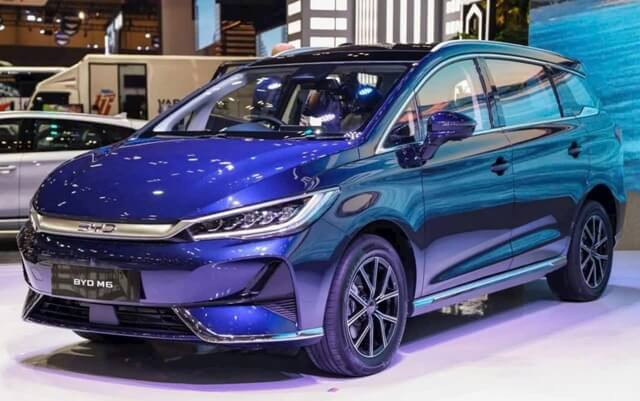 den-truoc-xe-byd-m6