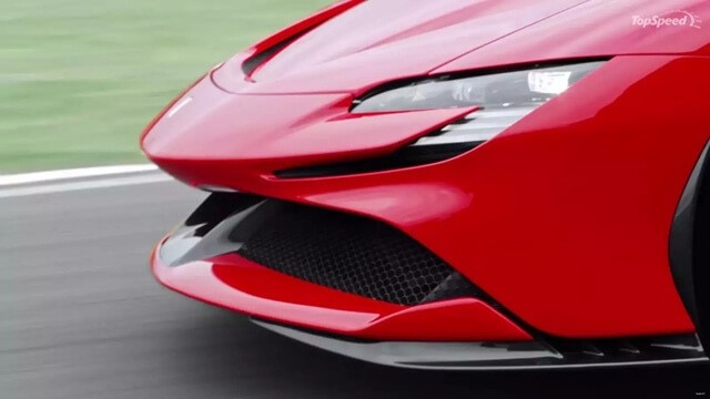 den-truoc-xe-ferrari-sf90-stradale