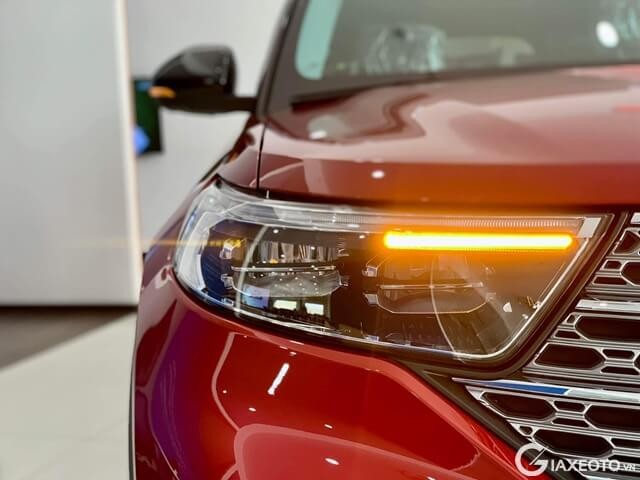 den-truoc-xe-ford-explorer-2023