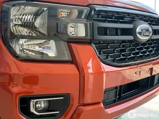 den-truoc-xe-ford-ranger-xls-2023
