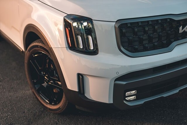 den-truoc-xe-kia-telluride-2023