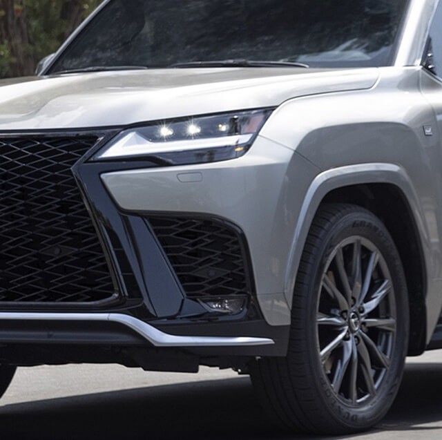 den-truoc-xe-lexus-lx600