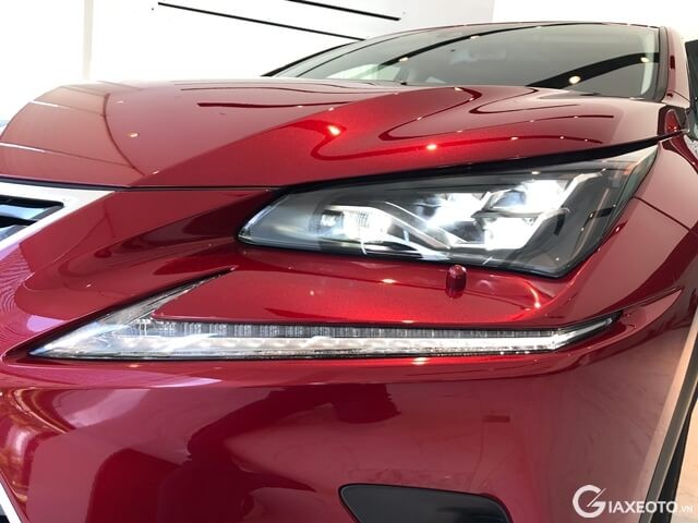 den-truoc-xe-lexus-nx300