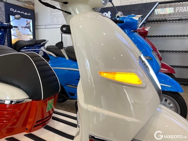 den-truoc-xe-may-peugeot-django
