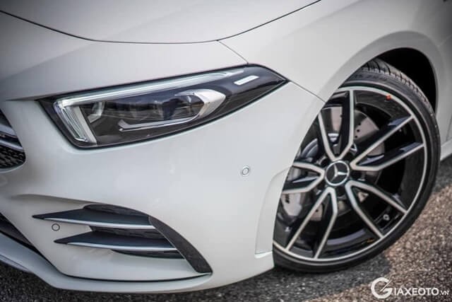 den-truoc-xe-mercedes-amg-a35-4matic