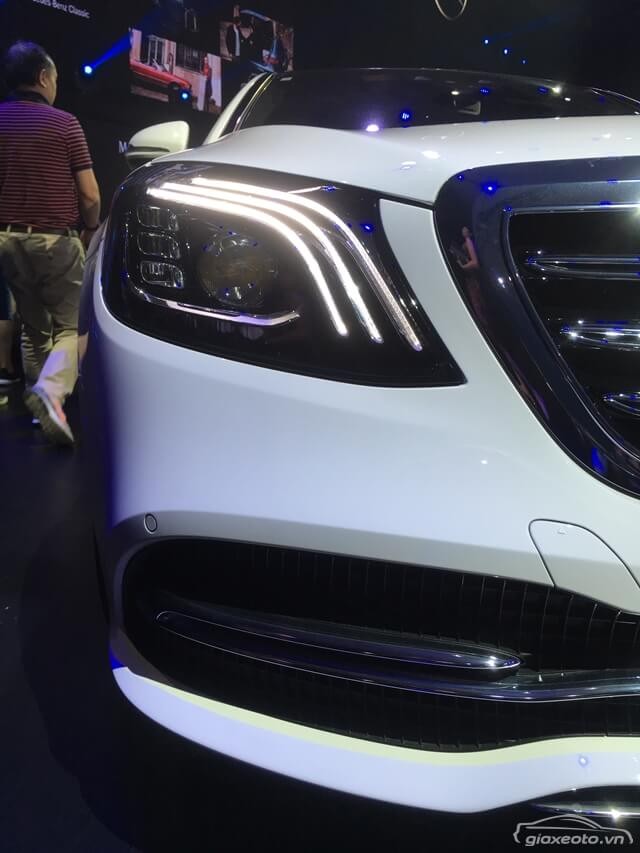 den-truoc-xe-mercedes-benz-s450