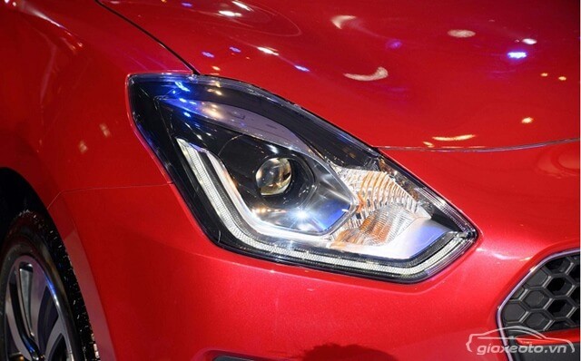 den-xe-suzuki-swift-2020