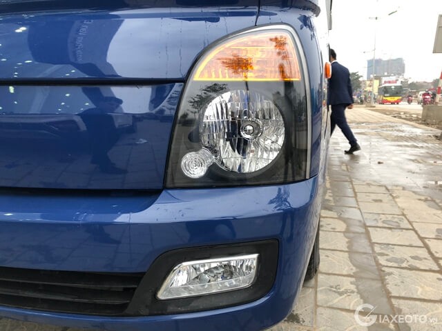 den-truoc-xe-tai-hyundai-h150