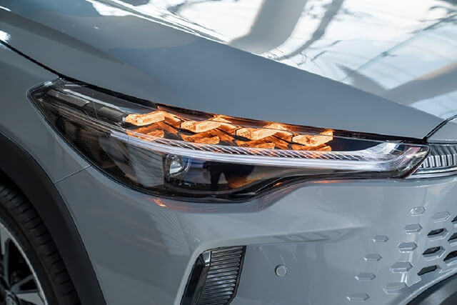 den-truoc-xe-toyota-corolla-cross-hev-hybrid-2025