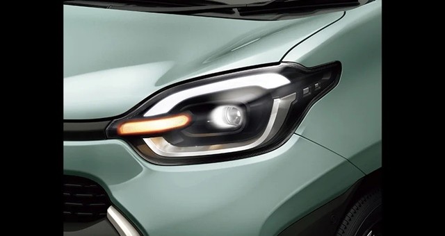 den-truoc-xe-toyota-sienta