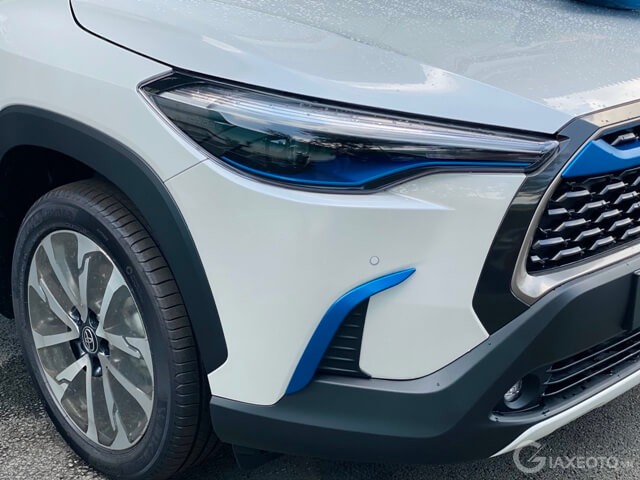 den-truoc-xetoyota-corolla-cross-2022
