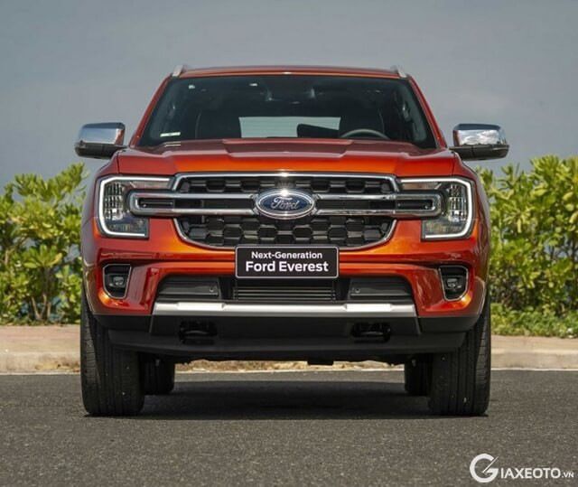 den-xe-Ford-Everest-2025
