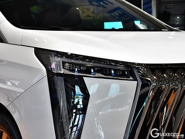 den-xe-gac-m8