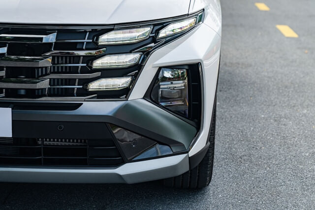 den-xe-hyundai-tucson-2025