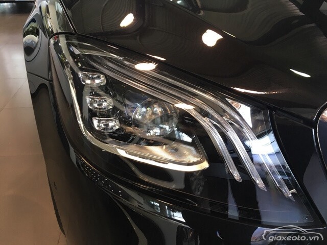 den-truoc-xe-mercedes-maybach-s650