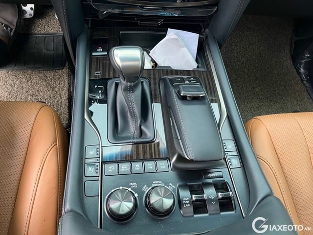 dieu-khien-trung-tam-xe-lexus-lx570-super-sport-2020