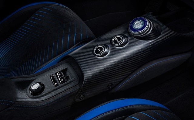 dieu-khien-trung-tam-xe-maserati-mc20