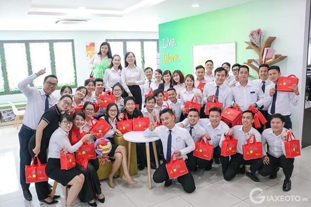 doi-ngu-ban-hang-toyota-tien-giang