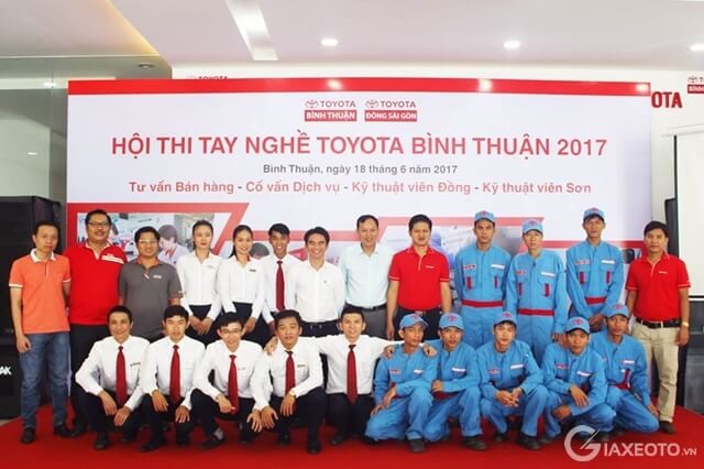 doi-ngu-ky-thuat-vien-toyota-binh-thuan