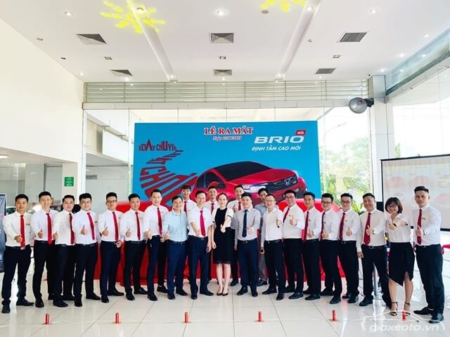 doi-ngu-nhan-vien-honda-long-bien