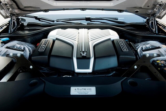 dong-co-rolls-royce-ghost-2021
