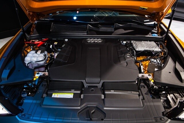 dong-co-xe-Audi-Q8