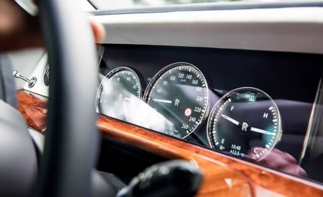 dong-ho-thong-tin-Rolls-Royce-Phantom-8