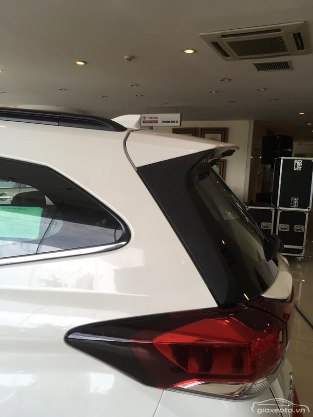 duoi-gio-the-thao-xe-toyota-rush