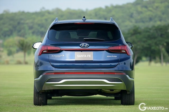 duoi-xe-hyundai-santafe-may-dau