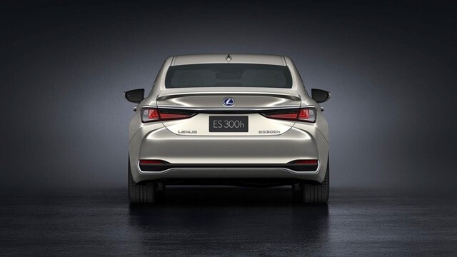 duoi-xe-lexus-es300-es300h