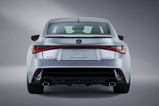 duoi-xe-lexus-is-350