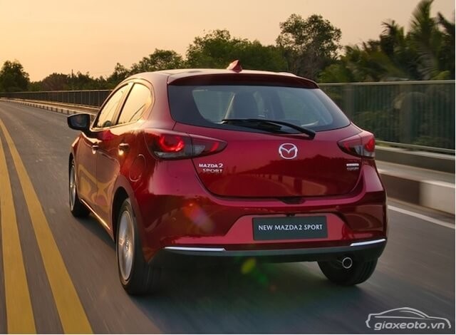 duoi-xe-mazda-2-sport