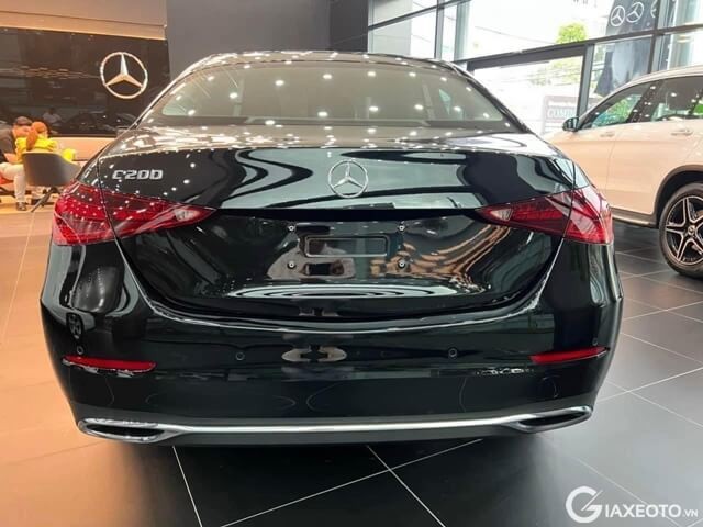 duoi-xe-Mercedes-benz-C200