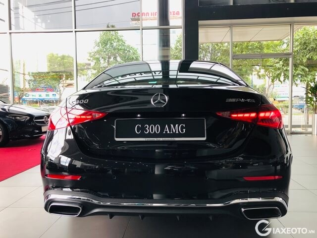duoi-xe-mercedes-c300-amg